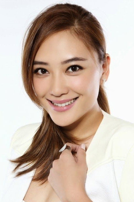 應采兒 as 李诗慧 in Alpha Beta