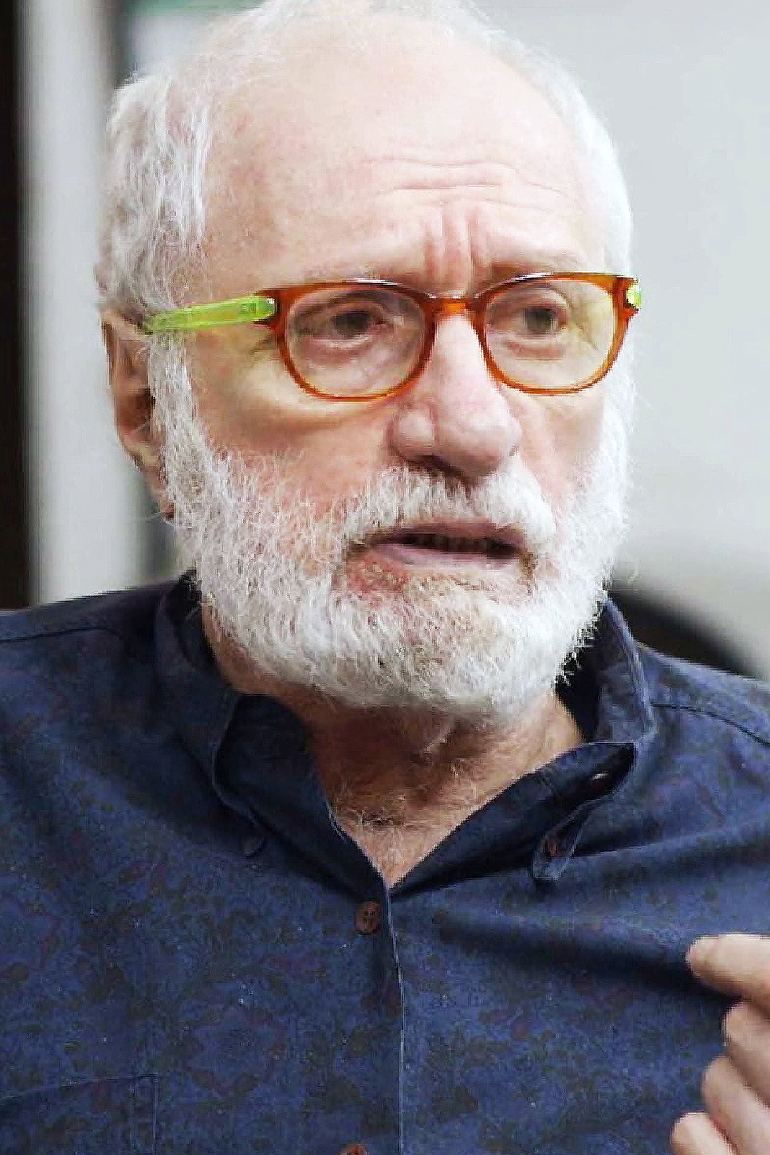 Paulo César Peréio as Pereira in Better Days Ahead