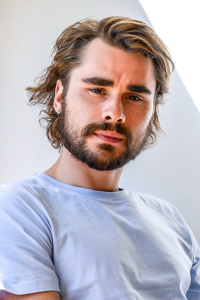 Boris Van Severen as Joris Weyns in De 16