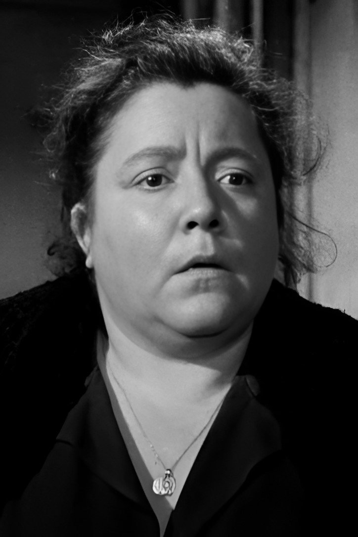Georgette Anys as Mariette in Drôles de phénomènes