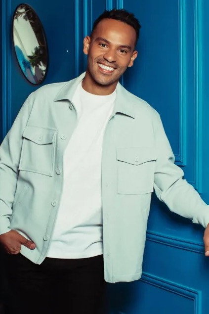 Mohamed Bouhafsi as Self - Host in Fin de vie : pour que tu aies le choix