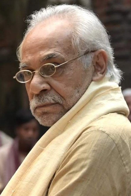 Dhritiman Chatterjee as Samaresh Moitra in 36 Chowringhee Lane