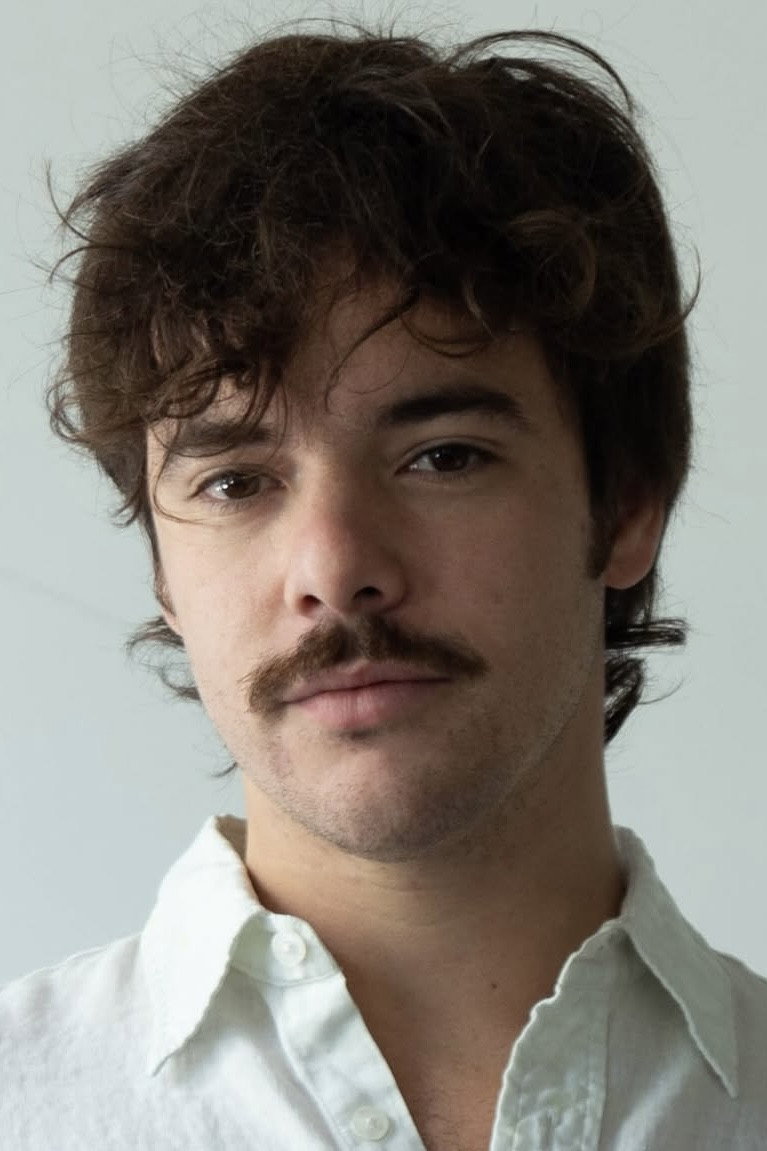 Renato Quattordio as Lucas "Junior" Guerrico in Simona