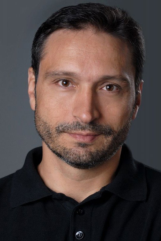 Zsolt Bogdán as Tangora in Lassú vírus