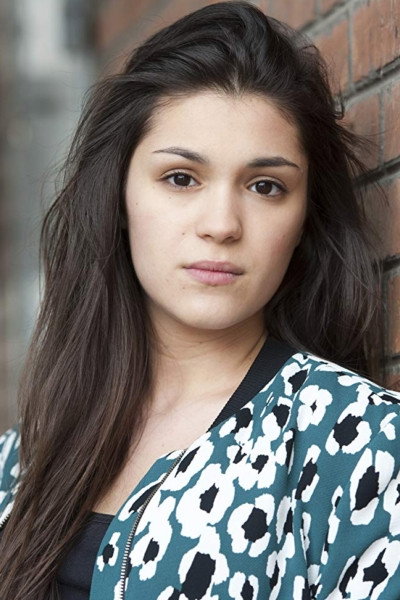 Myra Tyliann as Léa in Une belle équipe