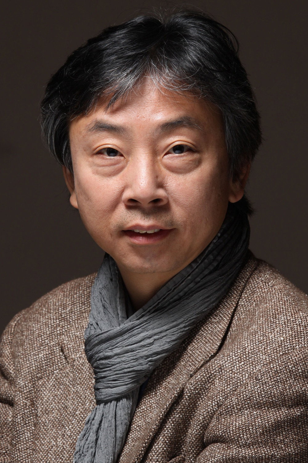 신현종 as Joong-ho's Father-in-Law in An Old Lady