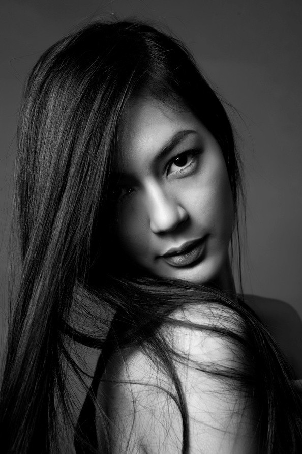 Paula Verhoeven as Dimas's Mother in Lembayung