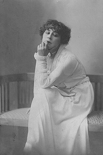 Вера Юренева as Ira, the actress and Antek's wife in Queen Of The Screen