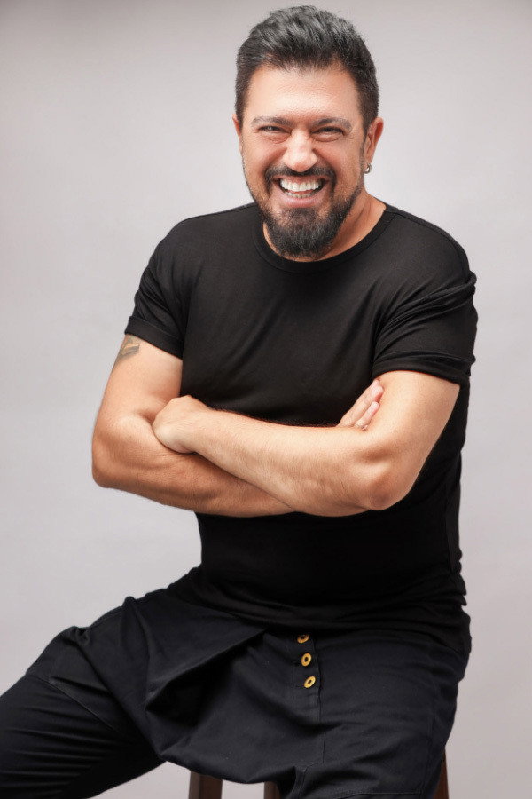 İbrahim Türker as Anlatanadam in BKM Mutfak Stand-Up