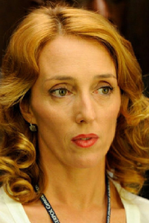 Mar Sodupe as Gabriela Roman in Interpol