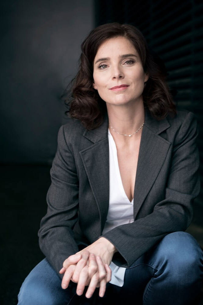 Eva Klemt as Evelyn in Herzensfeinde