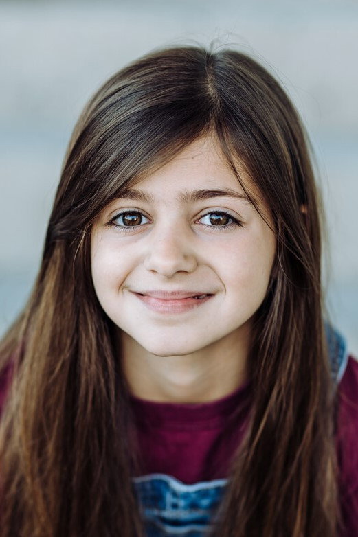 Lilas-Rose Cantin as Sophie in Dead Cat