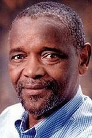 Winston Ntshona as Gordon Ngubene in A Dry White Season