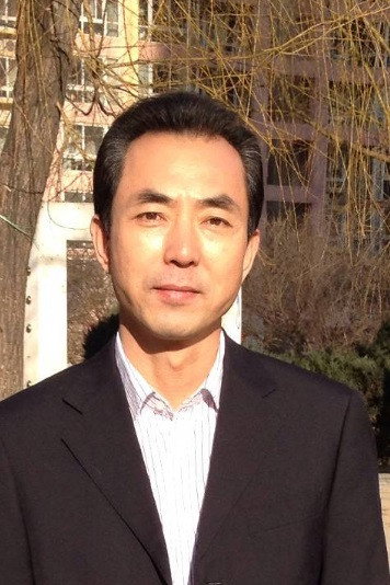 吕建伟 as Song Chi's Father in Mr. Right is Here