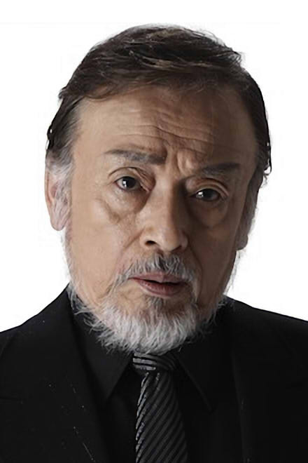 横内正 as Oo'oka Echizen-no-Kami Tadasuke in Abarenbo Shogun