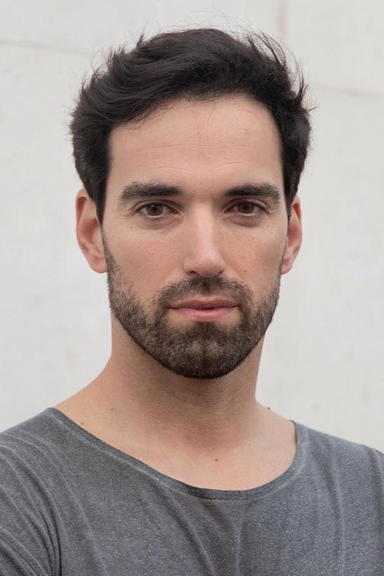 Bruno Madeira as Rafael in Edmundo
