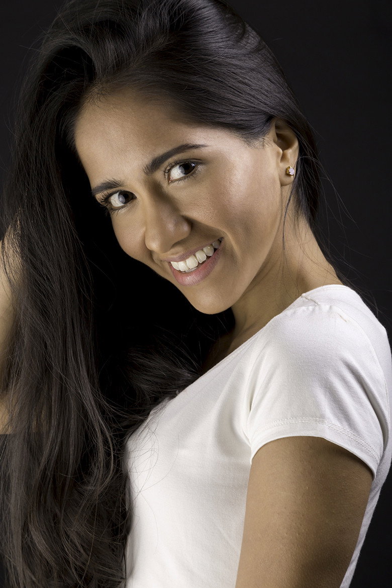 Raquel Robles as María in La muchacha que limpia