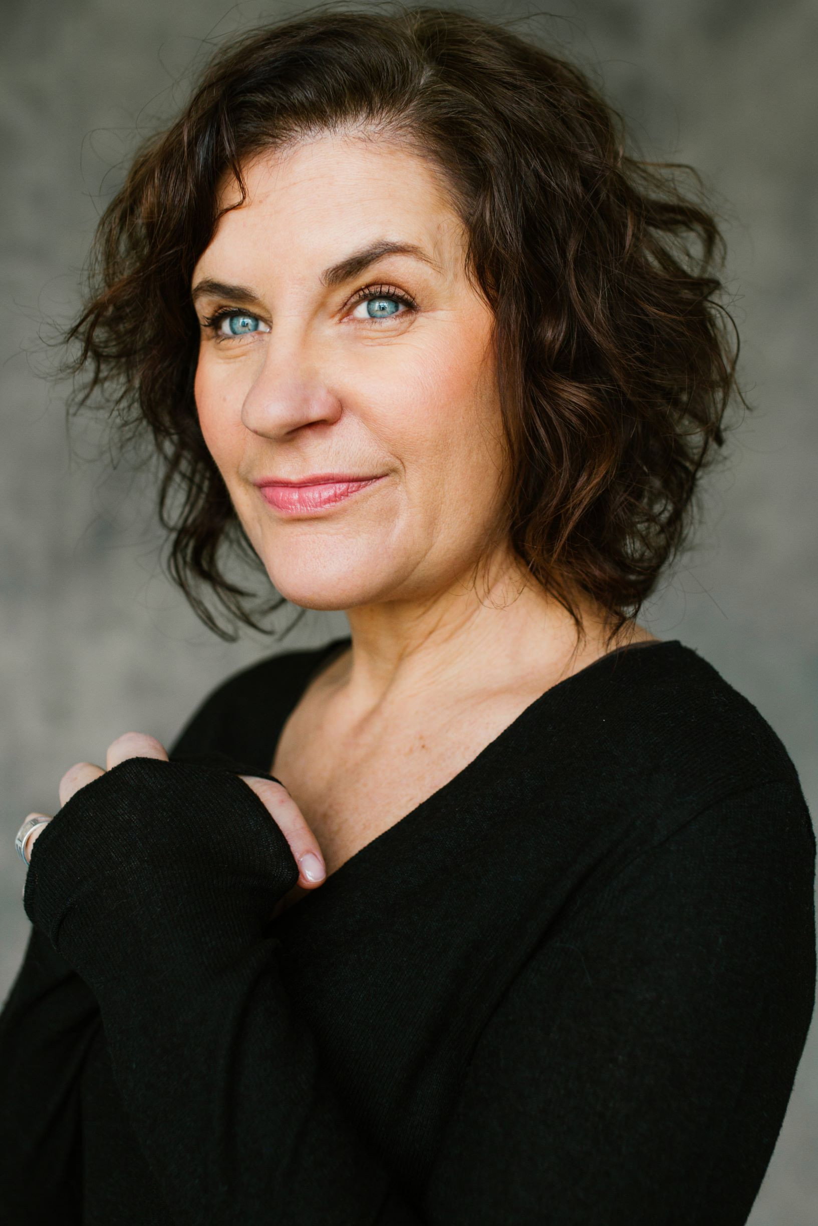 Louise Proulx as Gisèle, secrétaire agence de casting in Audition
