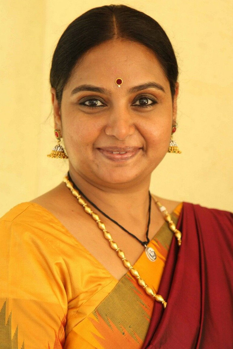 Shruti as Girija in College Kumar