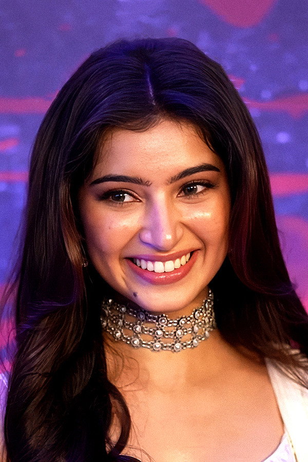 Sara Arjun as Bangaram in Dagudumootha Dandakor