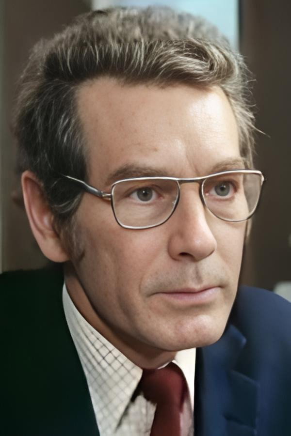 Reiner Brönneke as Dr. Hensel in Campus Teasers