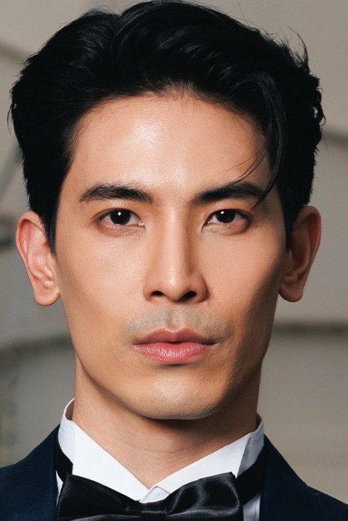 ยุกต์ ส่งไพศาล as Akin in Maya