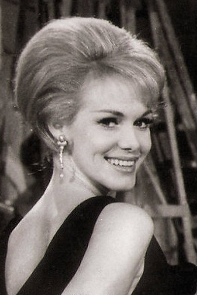 Ellen Kessler as Tänzerin in The Beautiful Legs of Sabrina