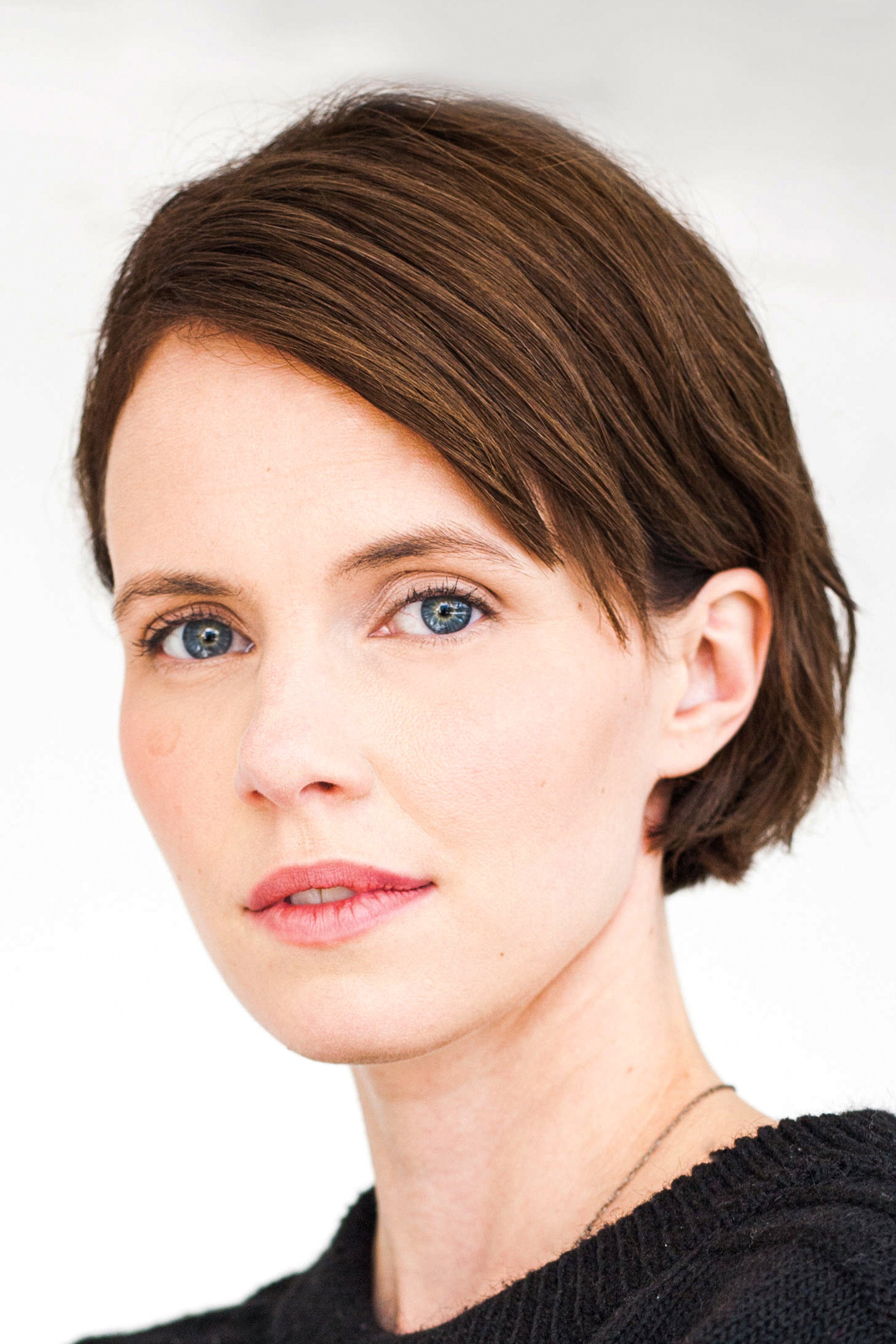 Lára Jóhanna Jónsdóttir as Magnea in World's End