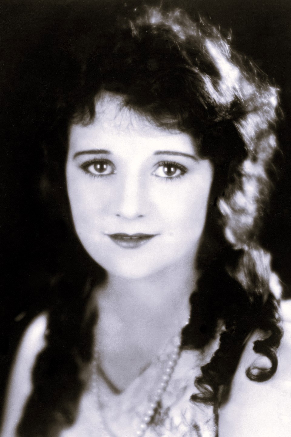 Alice Day as Marion Sellers in Gold