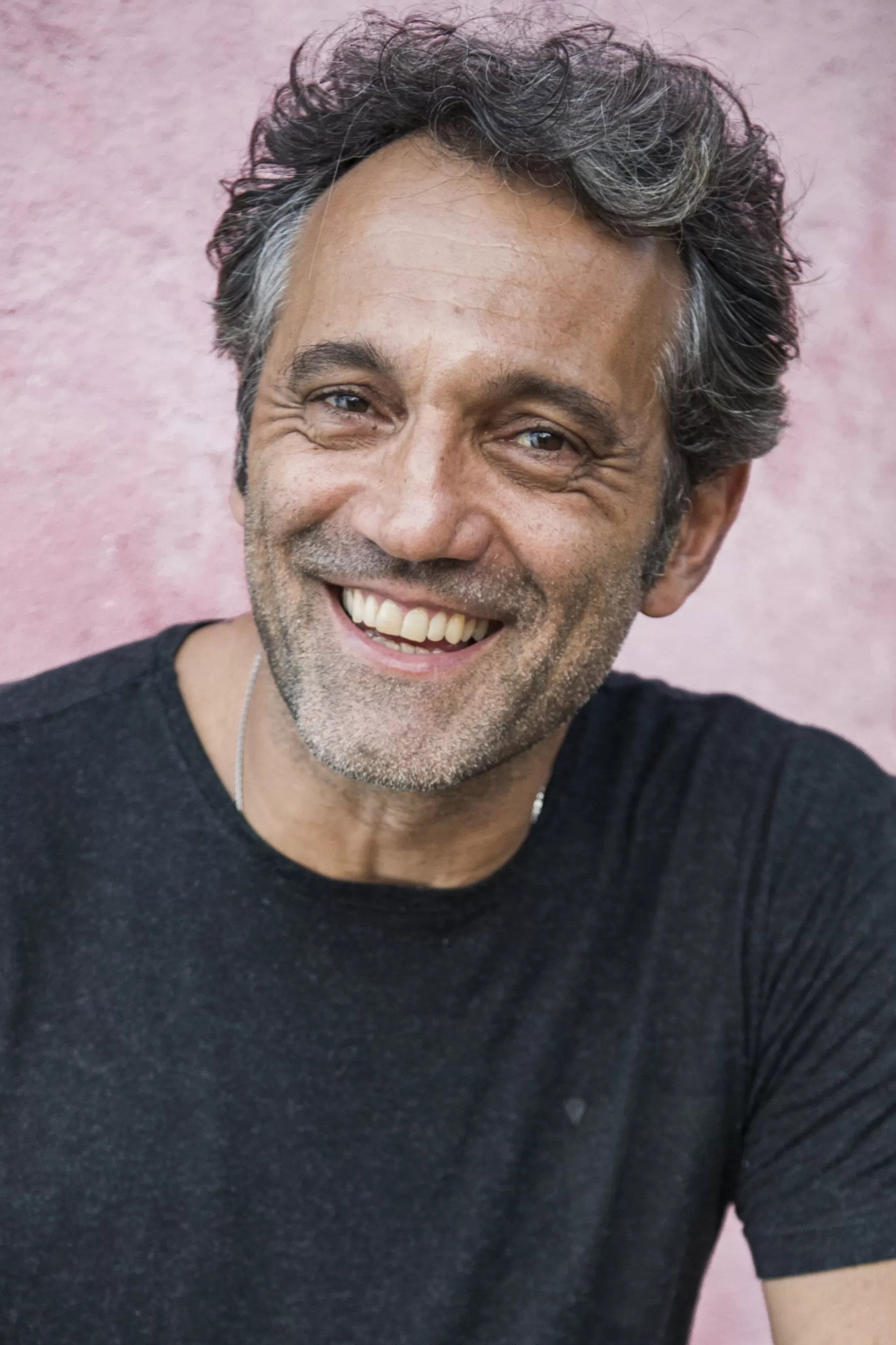 Domingos Montagner as Santo dos Anjos in Old River