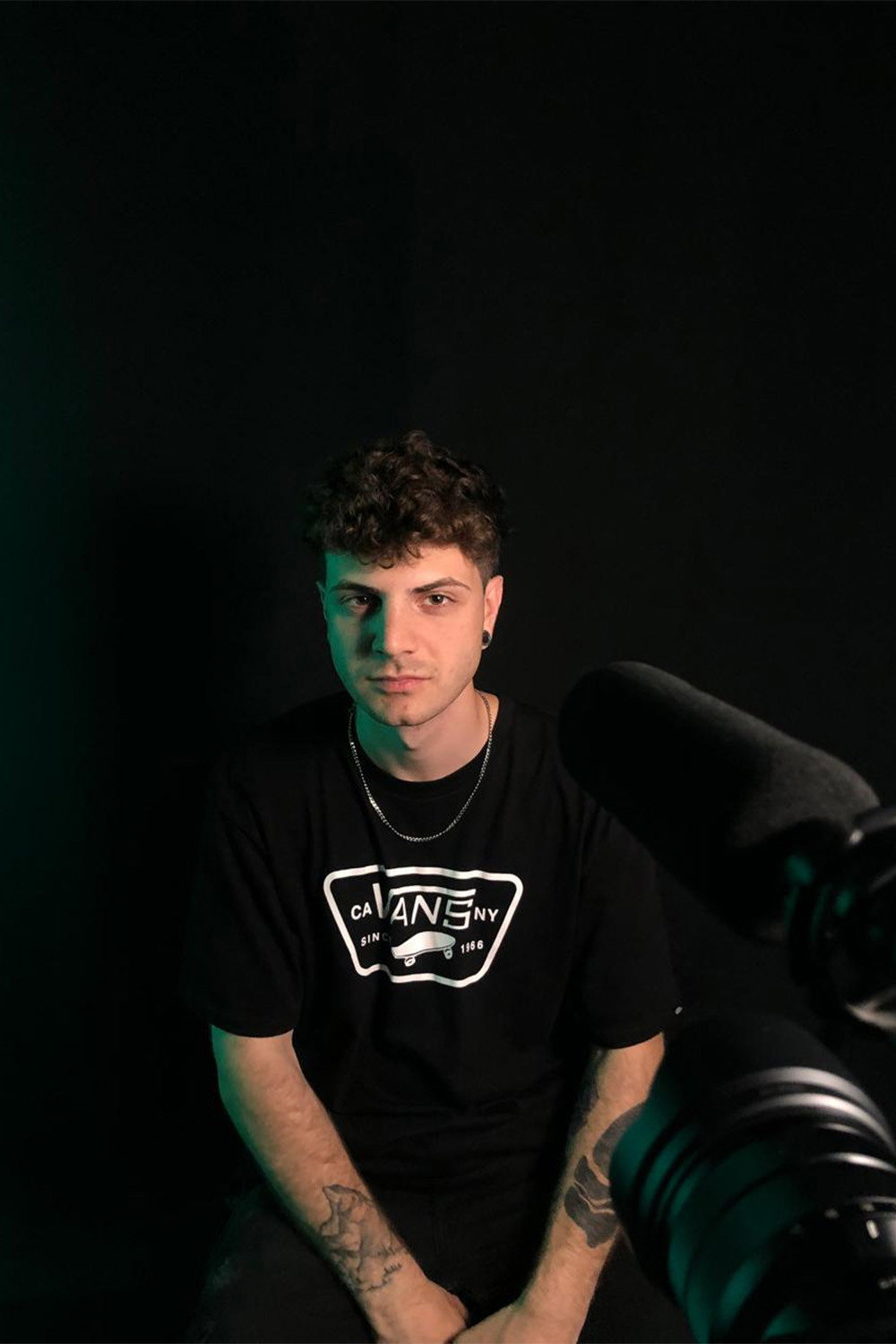 Luciano Repetto as Entrevistador in Trascender