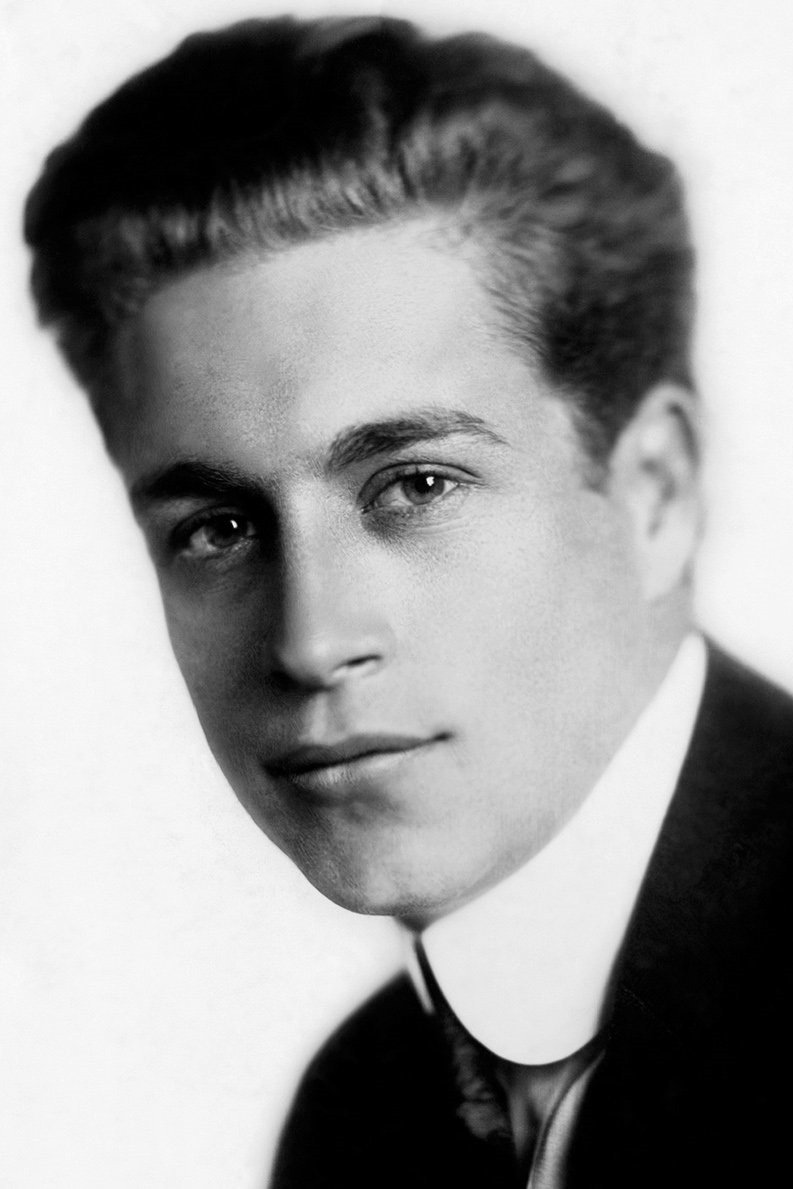 Elmer Clifton as Phillip Clyde - Evelyn's Fiancé in The Sable Lorcha