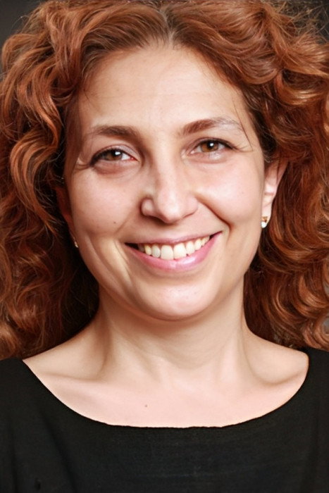 Ayşe Lebriz Berkem as Candan in Bir Avuç Deniz
