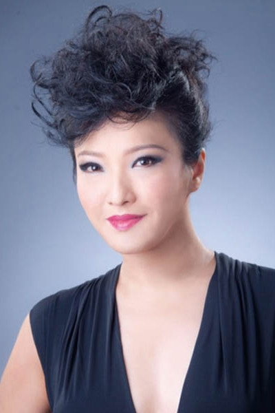 劉雅麗 as Mrs. Mui in Someone Like Me