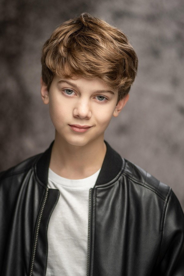 Daniel Lipka as Thomas in ROB.B