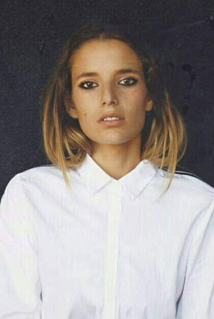 Carmela Martins as Sofía in Padres