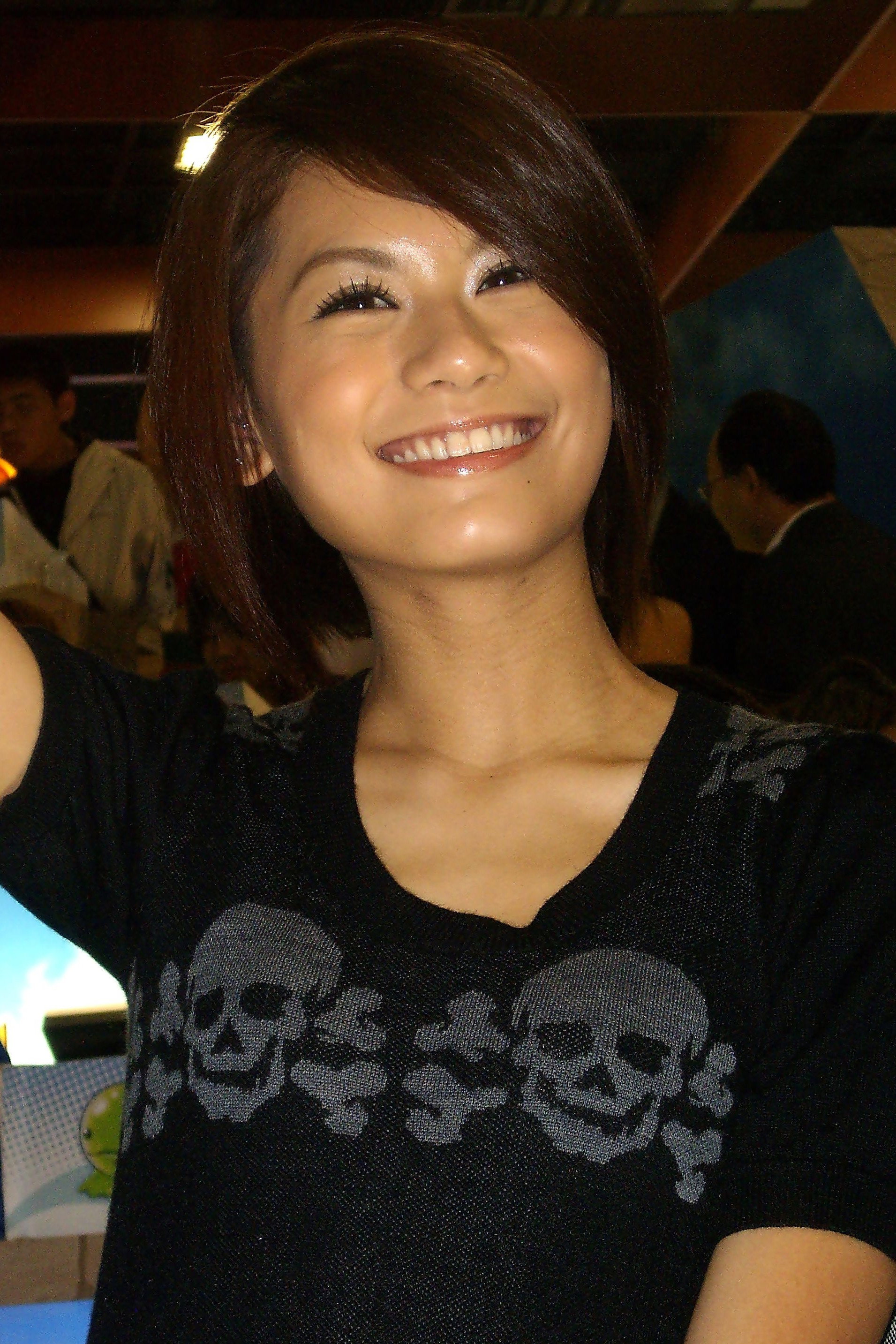 王承嫣 as Xiao He / "Holly" in Handsome Stewardess