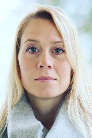 Maria Bock as Tante Kose in Hellfjord