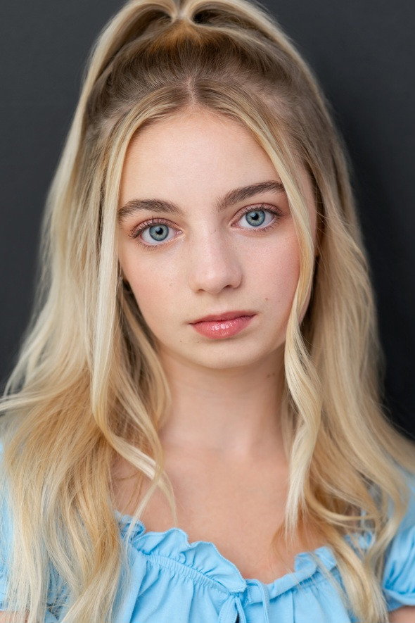 Cassidy Nugent as Lily Wainright in Love Struck Café