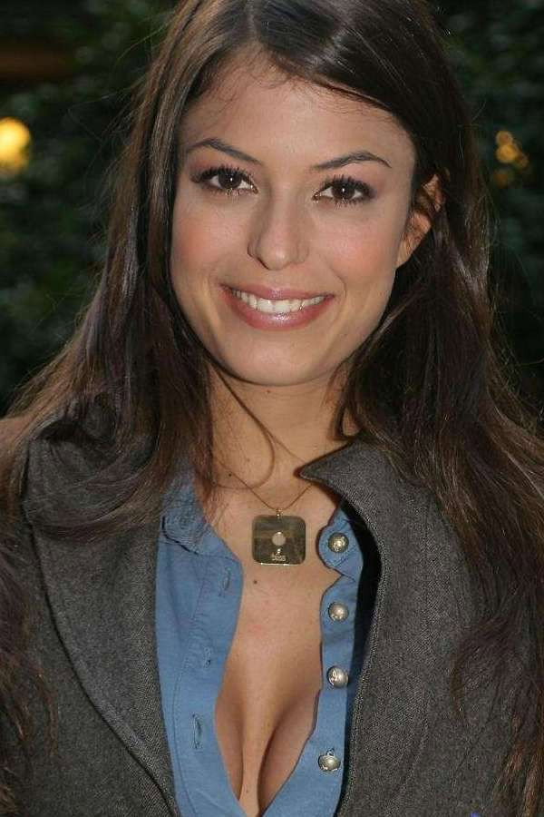 Sara Tommasi as Elena in Tutto l'amore del mondo