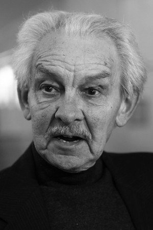 Vladimir Ponochevny as the policeman in Attention! The Magician Is in the City!