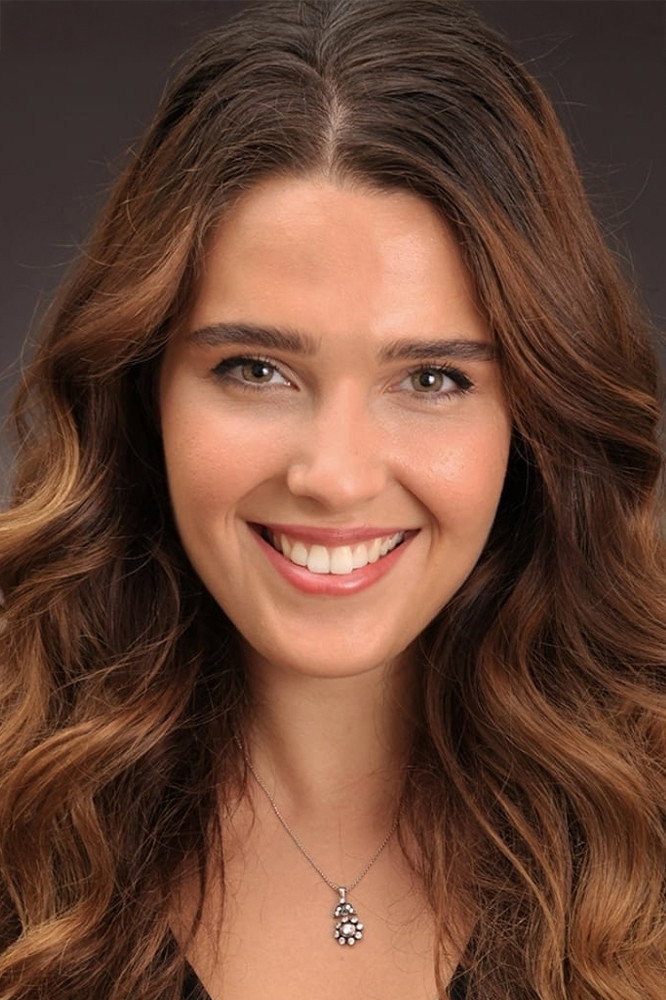 Merve Erdoğan as Cemre Horanta in Tövbeler Olsun