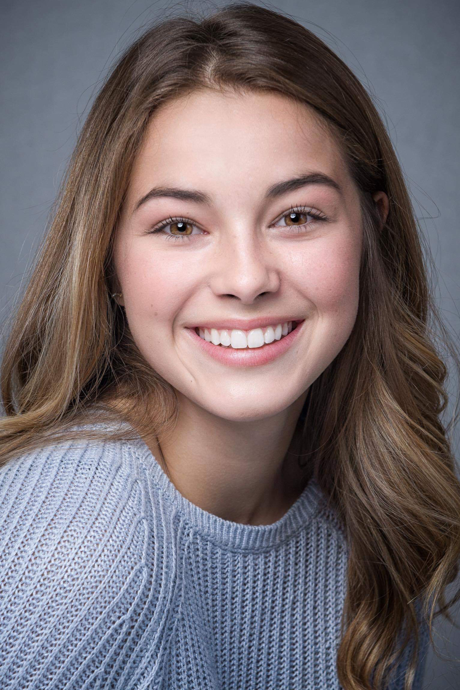 Émie Thériault as Maude in La vie compliquée de Léa Olivier