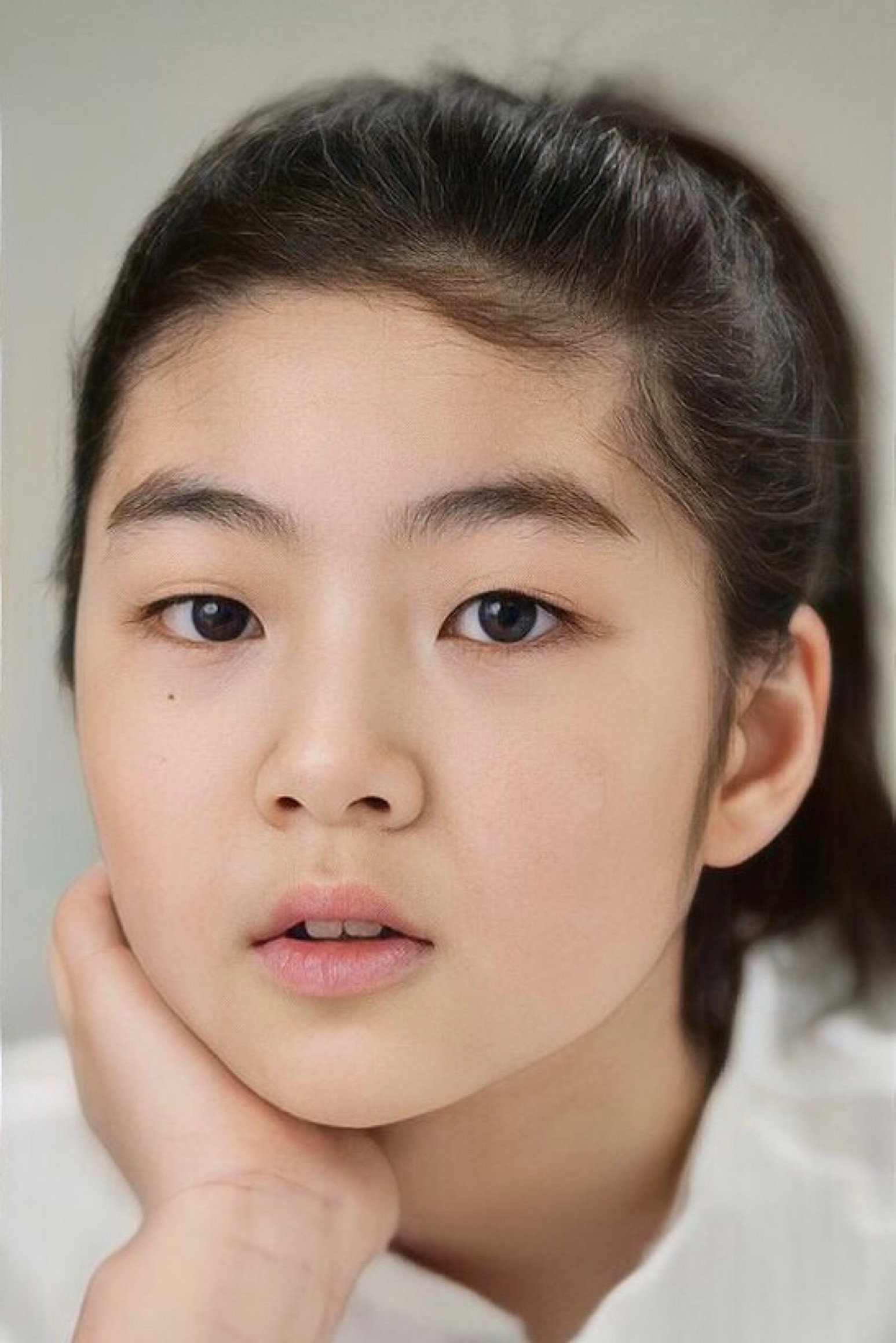 설혜인 as Ji-ah in The World of Us