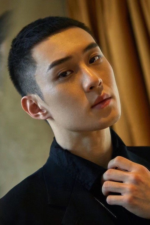 Li Mingxuan as Zhou Yang in Mutant: Ghost War Girl