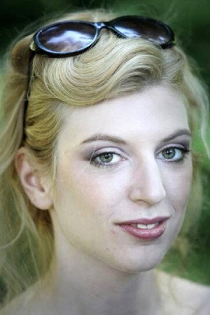 Virginie Legeay as Screenwriter in La plage