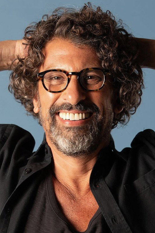 Milhem Cortaz as Juarez in Por Você