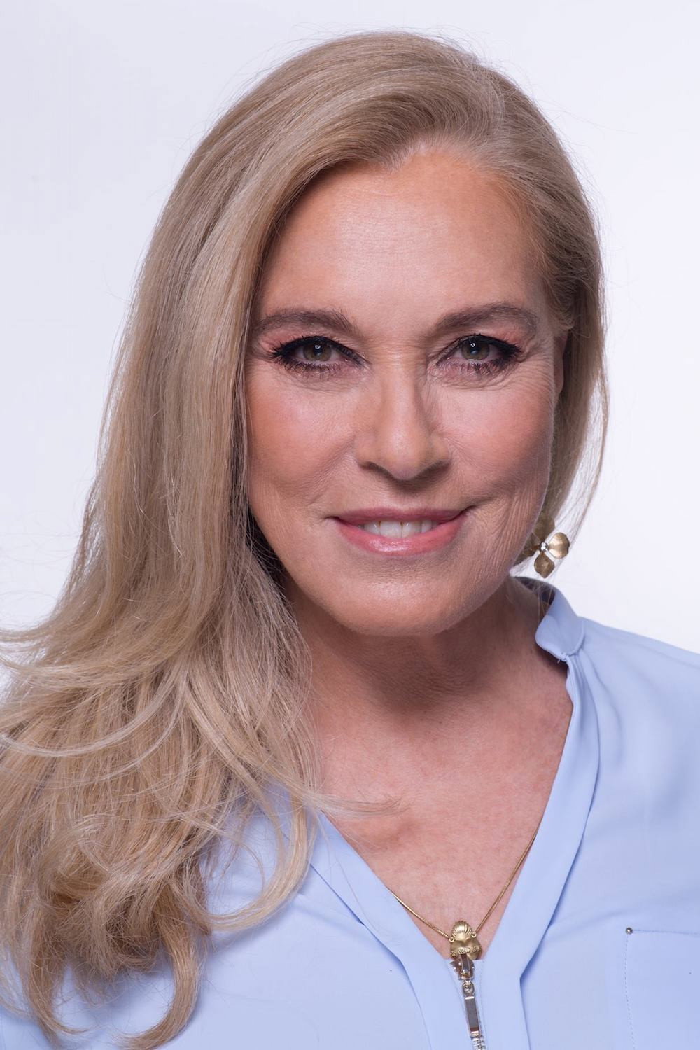 Teresa Guilherme as Leonor Sacramento in Resistirei