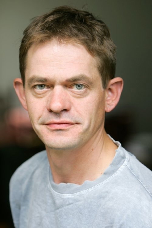 Henning Peker as Herr Peters in Meine Mutter tanzend