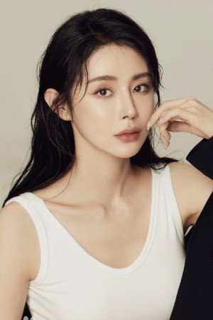 Cheng Zi as Tu Jiuyuan in Love of the Divine Tree